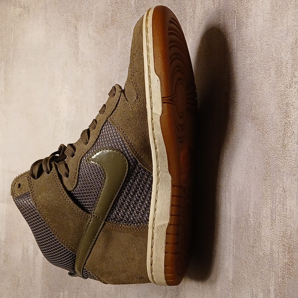 Nike Woman's Olive Green Suede & Mesh Dunk Sky Hidden Wedge High-Top Sneakers 8 - Picture 2 of 7